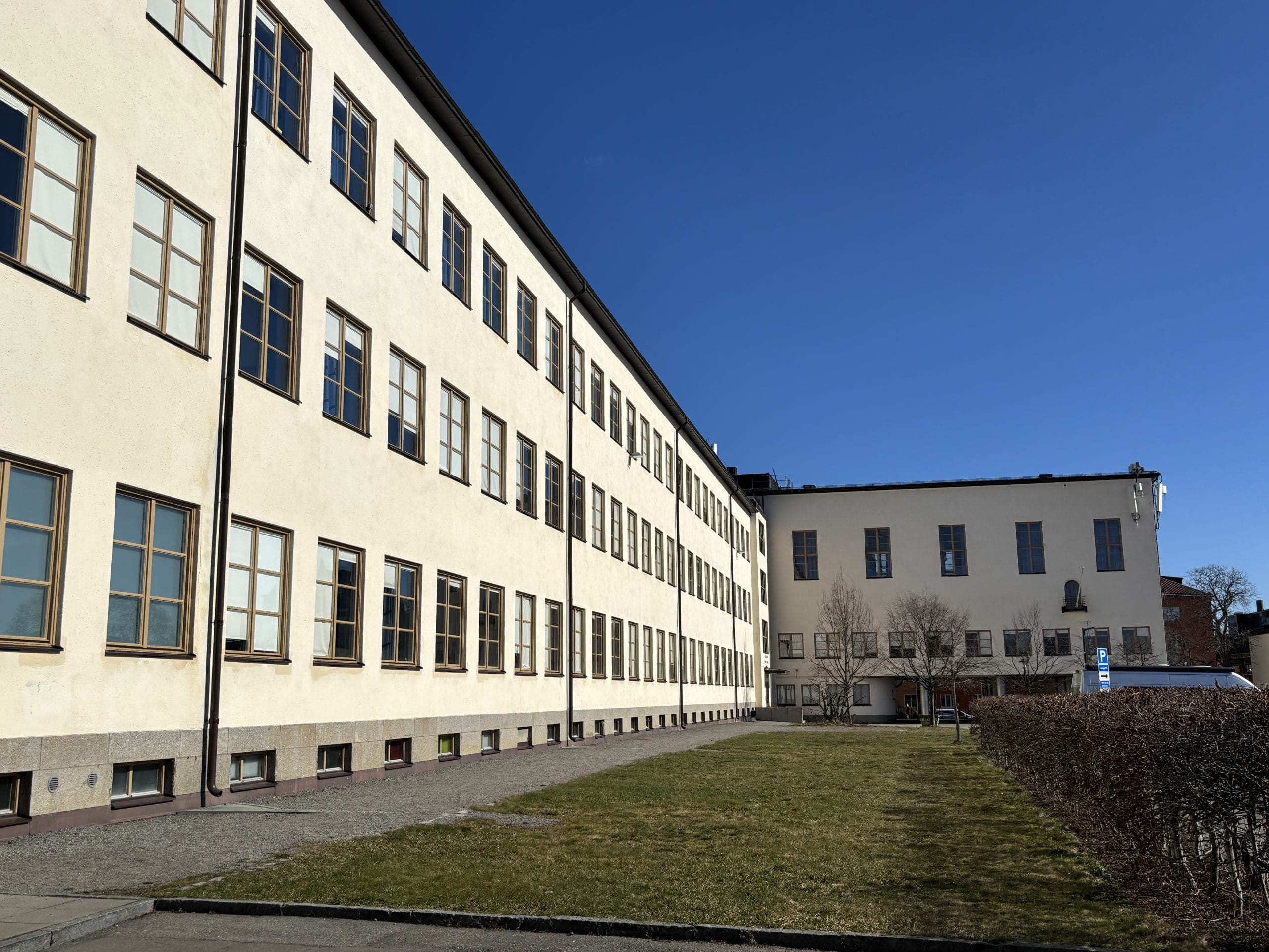 Fasaden av DBGY Södras nya skola