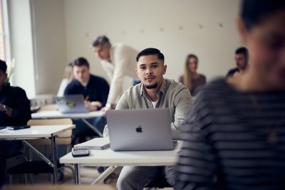 Elev i ett klassrum