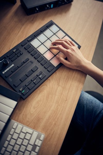 Närbild på en musikstudio