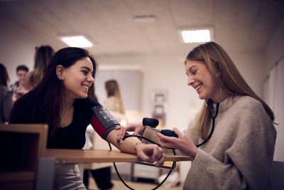 Elever tar blodtryck på varandra