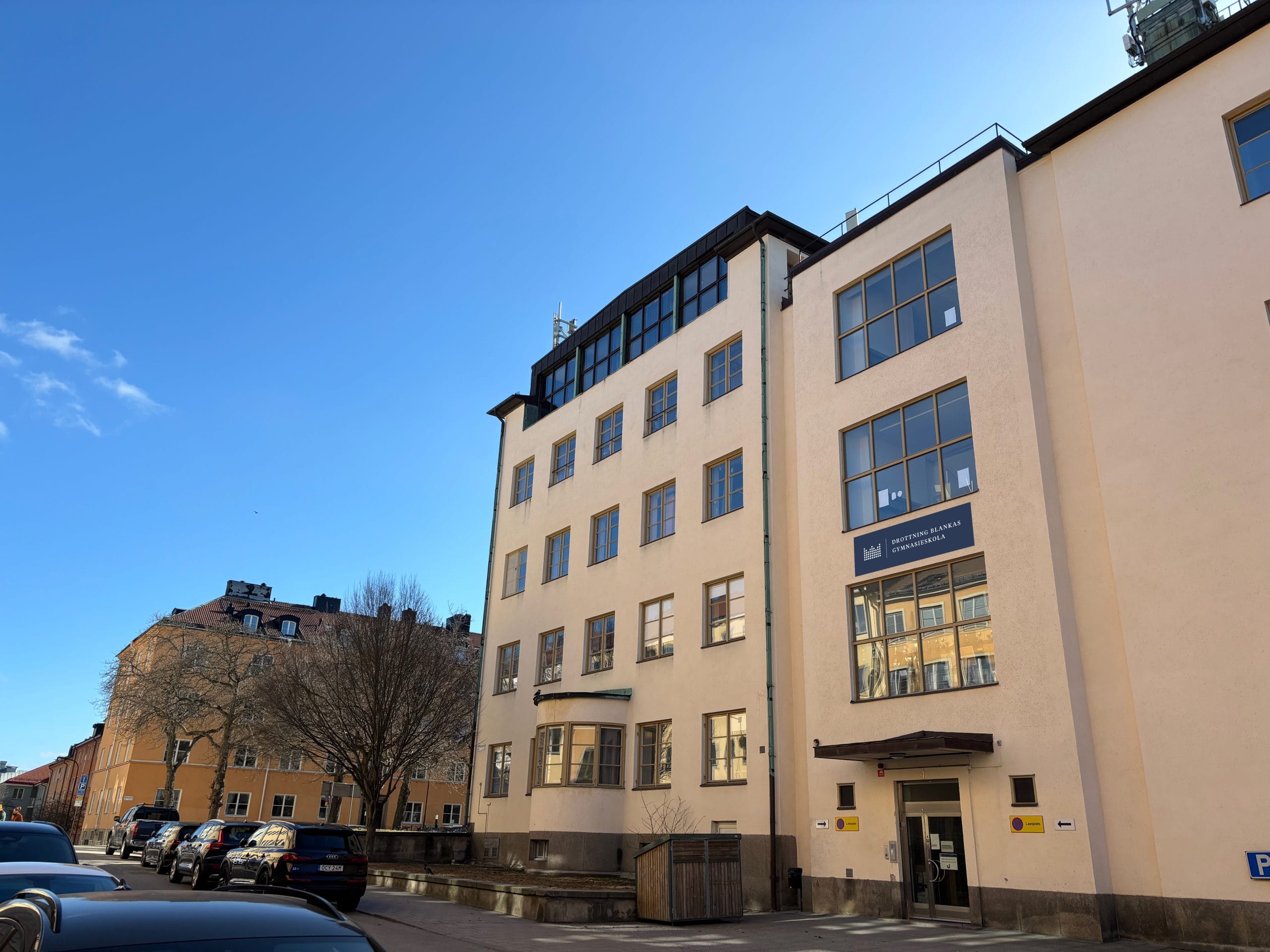 Fasaden av DBGY Södras nya skola