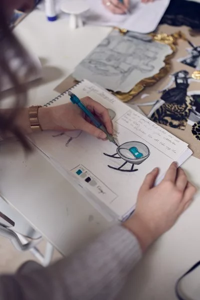 Närbild på en skiss på en möbel