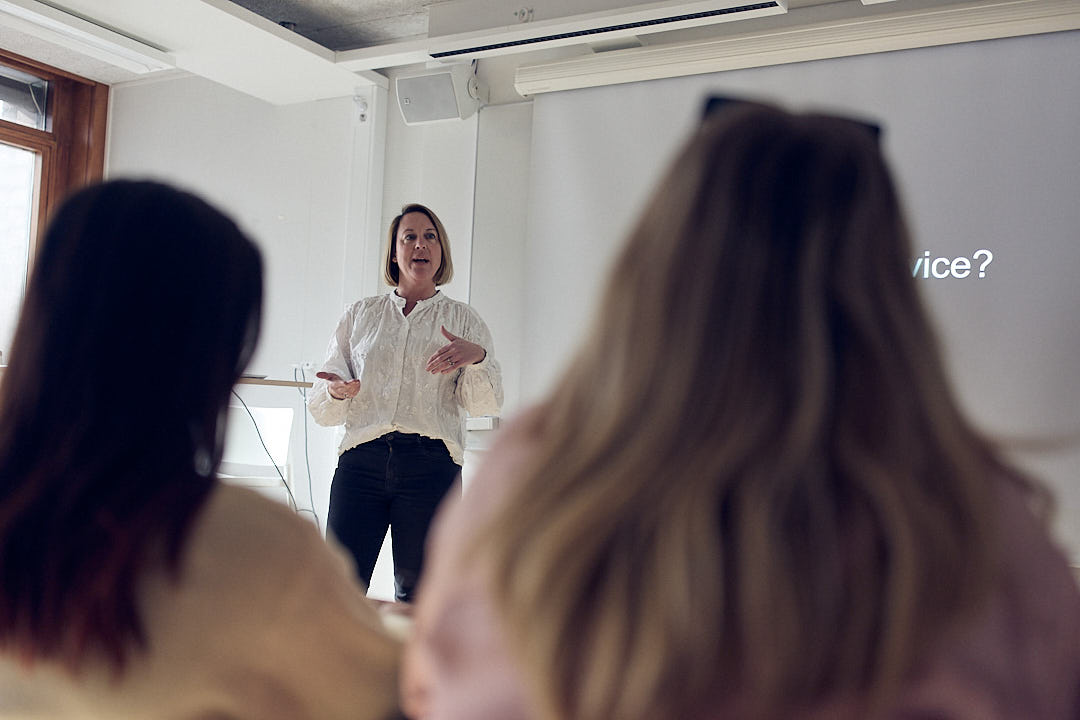 Lärare undervisar i försäljning