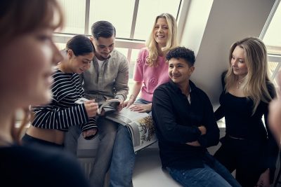 Elever i skolans gemensamma lokaler