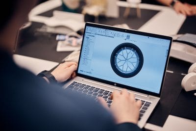 Bild av en dator som visar en däckdesign